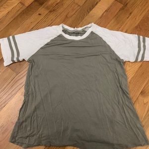 American Eagle shirt🌼